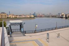 london skyline from canary wharf.jpg